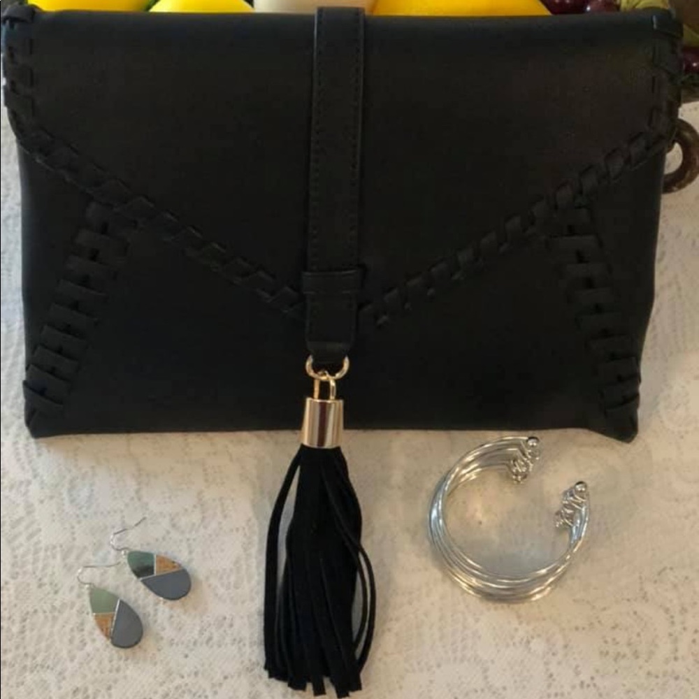 Black clutch